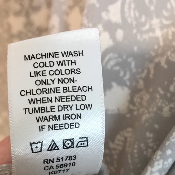 Maurice’s Gray & White Patterned 1/4 Zip with 3/4 Sleeve Blouse. Sz M. - Picture 5 of 8